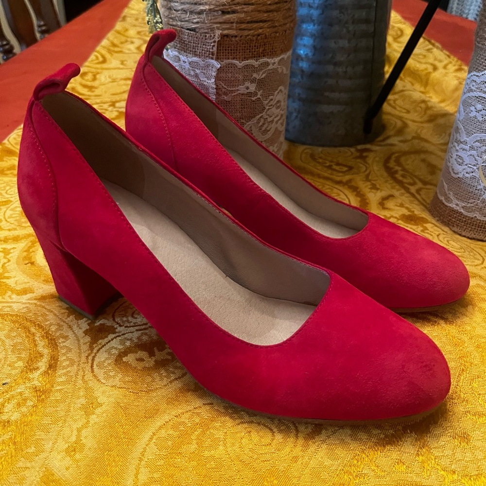 Like New Eileen Fisher Vibrant Red Suede Heels Size 9